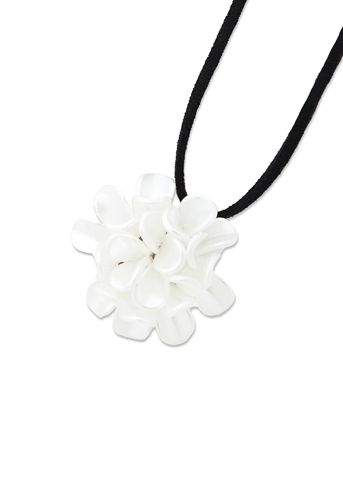 lotsyou_Puffy Flower Necklace Ivory